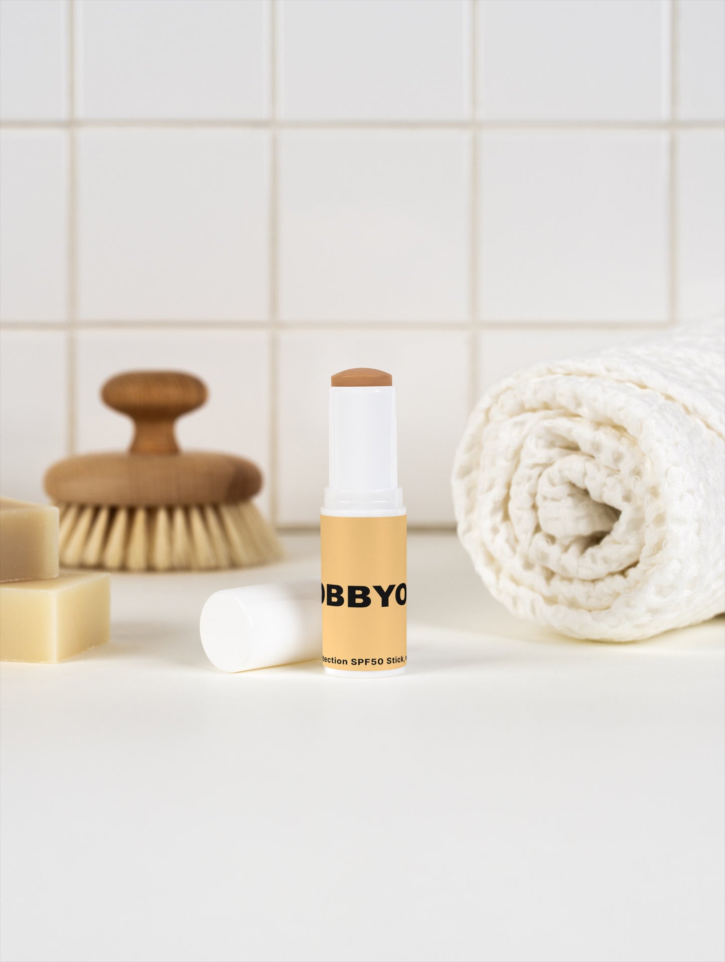 BOBBYOO® - Stick Solaire Vegan "Teinté" SPF 50 - 22.90 Euros